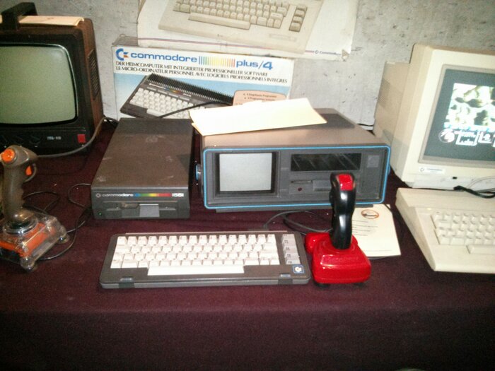 Commodore SX64