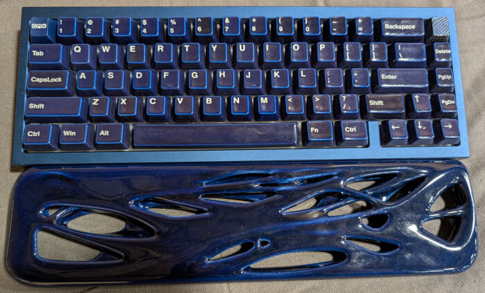 Keyboard with ceramic keycaps and such wrist pad